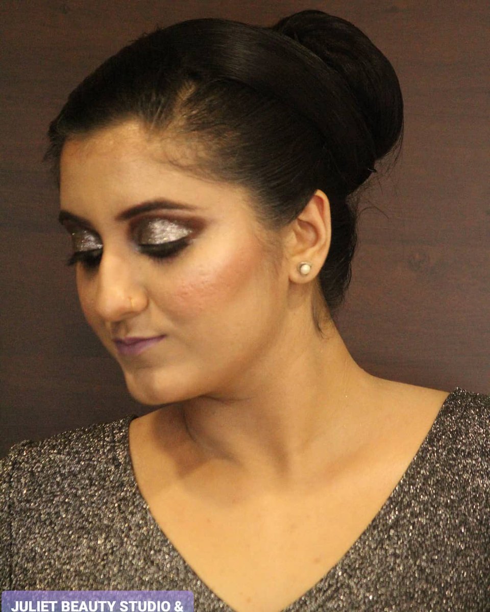 SamerRevo's tweet photo. Beauty and worth aren’t found in makeup, hairstyles, or outfits. Our true sparkle comes from deep within—pure, authentic, and real—needing no gloss, polish, or glitter to shine. Bridal, party, pre-wedding, and fashion makeup available. https://t.co/GJcwyzi1XM