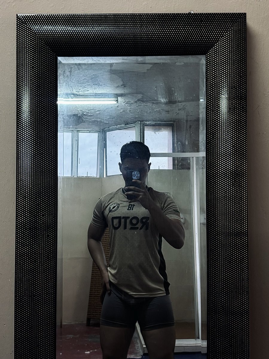 z660w's tweet photo. i love leg day so much. https://t.co/pesX1kO5Z8
