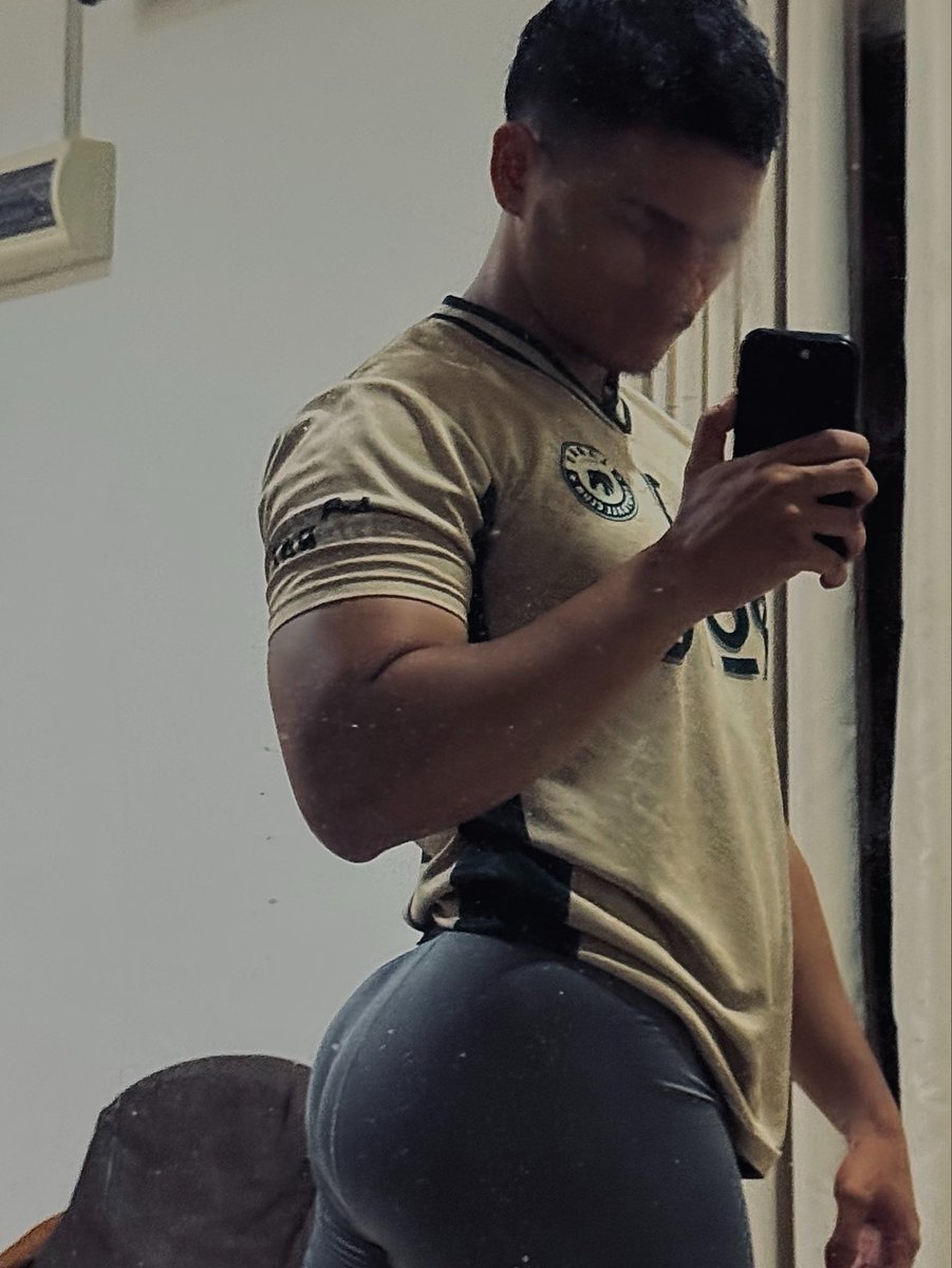z660w's tweet photo. i love leg day so much. https://t.co/pesX1kO5Z8