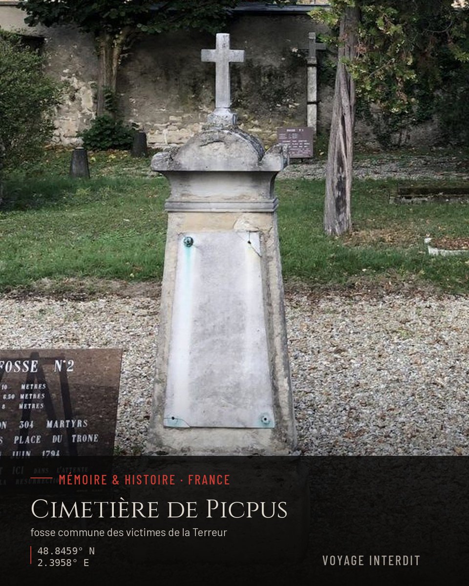 VoyageInterdit's tweet photo. 🕯️ Sous ce gravier reposent plus de 1300 personnes guillotinées en seulement six semaines, durant l'une des périodes les plus sombres de la Révolution française.

Entre juin et juillet 1794, à l'apogée de la Terreur, la guillotine installée place du Trône (actuelle place de la Nation) a exécuté plus de 1300 personnes, aristocrates, religieuses et roturiers confondus, condamnés par le Tribunal révolutionnaire. Leurs corps ont été jetés dans deux fosses communes du couvent de Picpus, dont celle visible ici, dite « Fosse n°2 », qui contient à elle seule environ 300 dépouilles.

Racheté par les familles des suppliciés au XIXe siècle, le site est aujourd'hui le seul cimetière privé de Paris, entretenu par leurs descendants pour perpétuer la mémoire de cet épisode de l'histoire française.

📍 Cimetière de Picpus, Paris, France

🔗 Récit complet sur https://t.co/X5hCWmcIG2 (lien en bio)

#CimetièreDePicpus #Picpus #Paris #RévolutionFrançaise #LaTerreur #DarkTourism #TourismeDeMémoire #VoyageInterdit #DevoirDeMémoire #MémoireCollective #HistoireDeFrance #HistoireDouloureuse #PatrimoineMémoriel #FosseCommune #JamaisOublier #HistoireDeParis #LieuDeMémoire #Mémorial #ParisInsolite #HistoireDuMonde