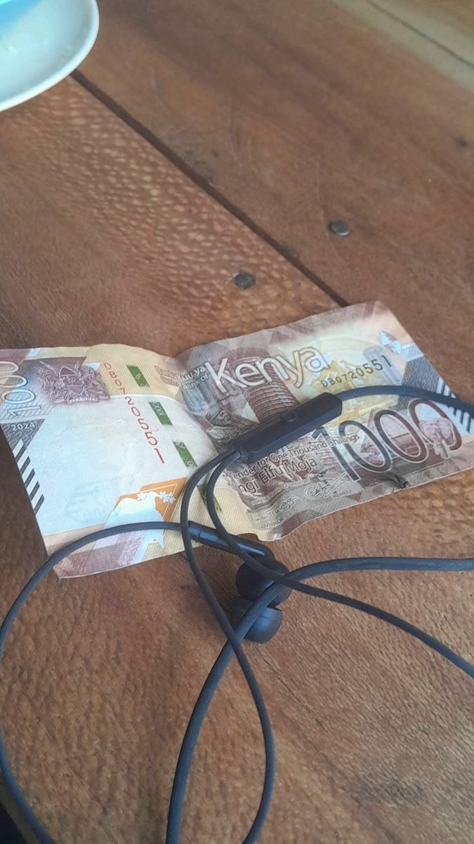 wanjiiru_ML's tweet photo. Wacha nitoke kwa nyumba tusianze kusumbuana na landlord hii asubuhi yote 😭😂 https://t.co/SgTlyeNIYf