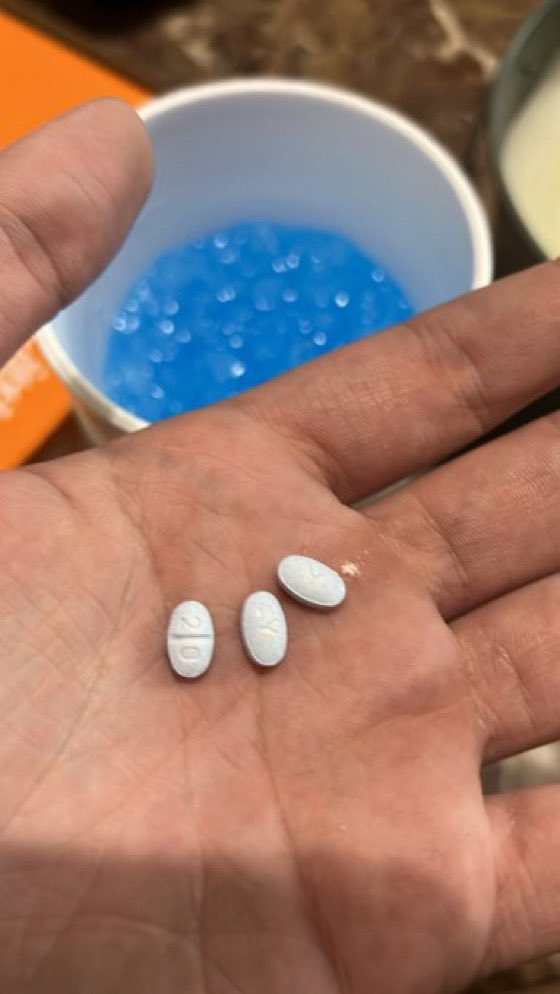 BYANGtoot's tweet photo. Poppin pill after pill after pill tryna heal but it still don’t work🫩 #dwts #furry #drugtwt https://t.co/1Pek1ip4tg
