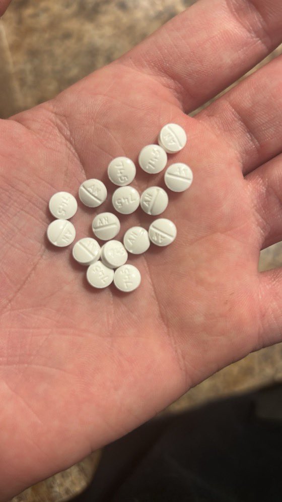 BYANGtoot's tweet photo. Poppin pill after pill after pill tryna heal but it still don’t work🫩 #dwts #furry #drugtwt https://t.co/1Pek1ip4tg
