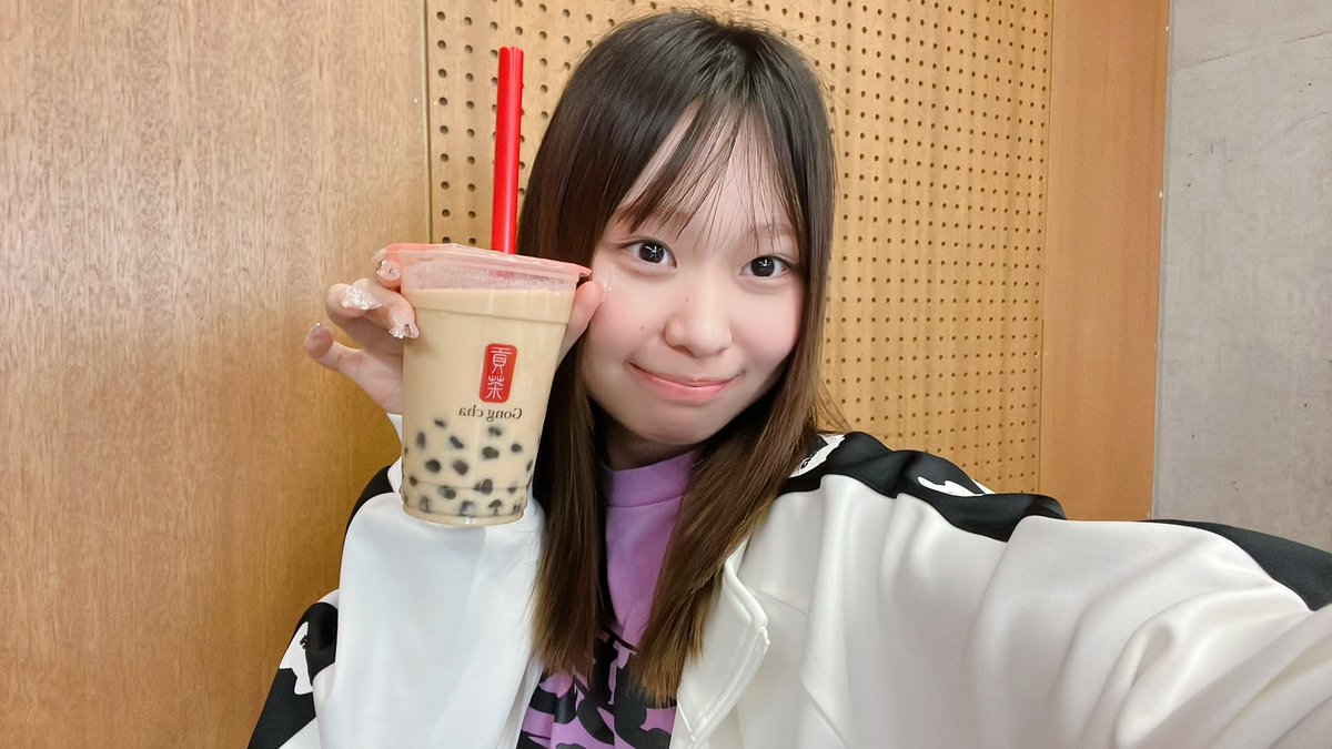 MashiroMonami's tweet photo. 昨日はタピオカいただきました🧋
ありがとう！楽屋で飲むチャンスなかったから今日大学で飲みました🙂‍↕️ https://t.co/if1n7rcey6