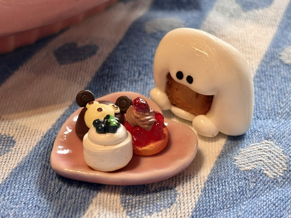 enoshimasanpo's tweet photo. 見て...

🧁マフィンラボさん(＠muffin_lab)の絶品マフィン
🩷鎌倉ミニチュア専門店イクスタンさん(＠IKUSTAM)のミニミニハート皿
👻倉ノ猫さんでゲット・グールハッチィさん(＠8_guure)のおばけちゃんマグネット

みんな可愛すぎる。
ハート皿、お家で使ってるのと完全に一致してて驚いたんです！ https://t.co/LHSZ1mxrij