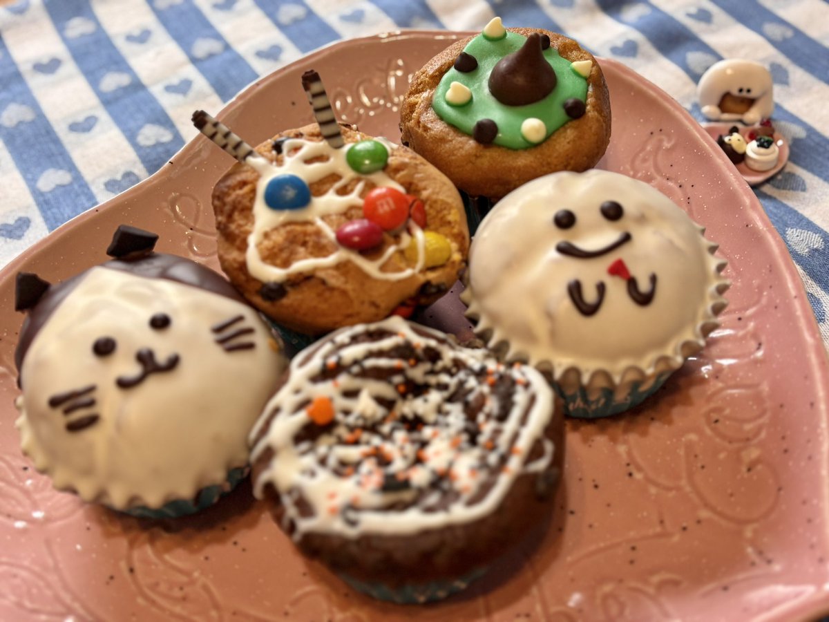 enoshimasanpo's tweet photo. 見て...

🧁マフィンラボさん(＠muffin_lab)の絶品マフィン
🩷鎌倉ミニチュア専門店イクスタンさん(＠IKUSTAM)のミニミニハート皿
👻倉ノ猫さんでゲット・グールハッチィさん(＠8_guure)のおばけちゃんマグネット

みんな可愛すぎる。
ハート皿、お家で使ってるのと完全に一致してて驚いたんです！ https://t.co/LHSZ1mxrij