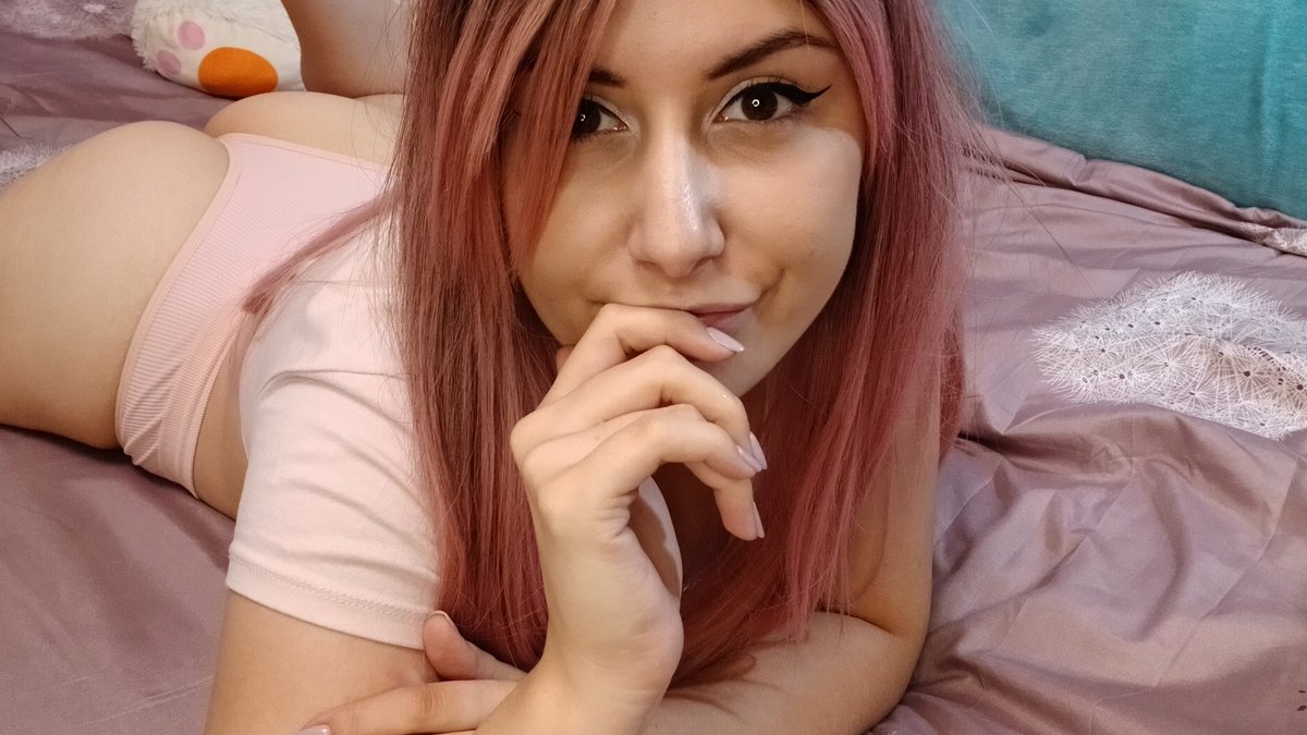 TheLaylaRoses's tweet photo. Feeling like a pretty little gift today 🎁🎀 https://t.co/HpMmuuxU52