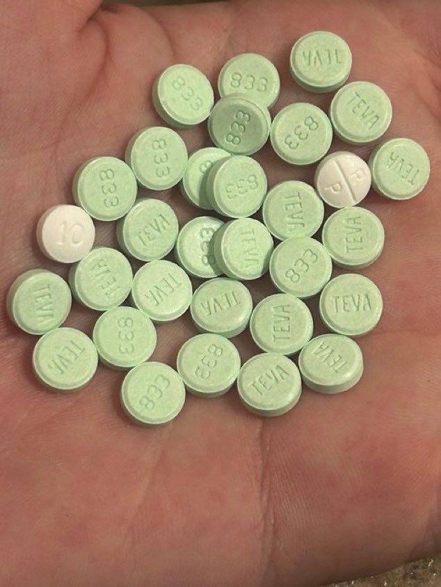 BYANGtoot's tweet photo. I been smokin back to back😶‍🌫️ poppin pills, I can't relax🫩 https://t.co/2aWTQVvjsL