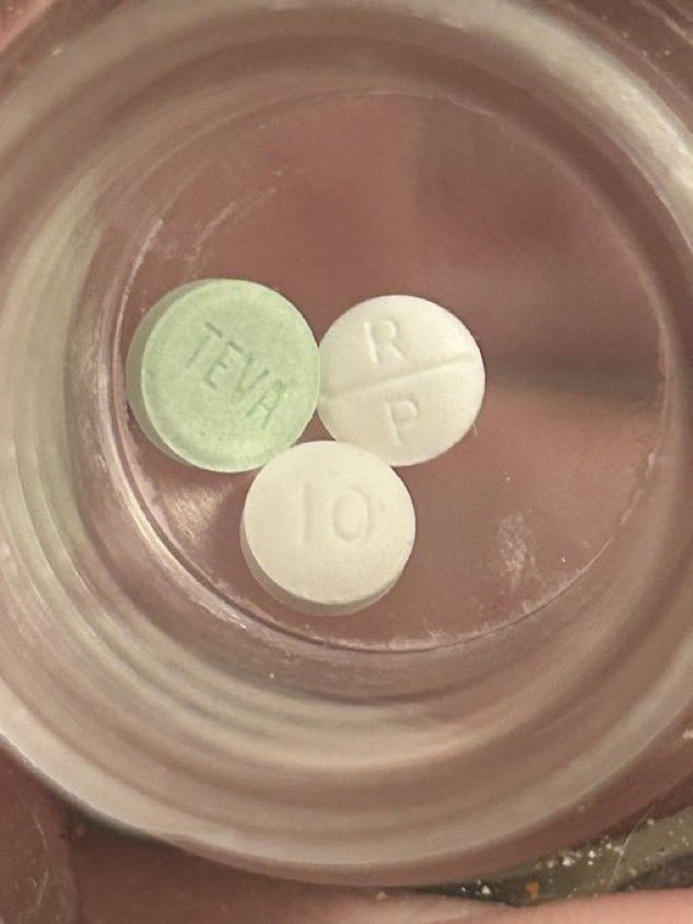 BYANGtoot's tweet photo. I been smokin back to back😶‍🌫️ poppin pills, I can't relax🫩 https://t.co/2aWTQVvjsL