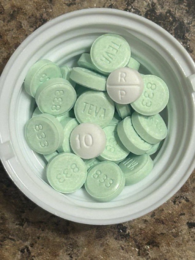 BYANGtoot's tweet photo. I been smokin back to back😶‍🌫️ poppin pills, I can't relax🫩 https://t.co/2aWTQVvjsL