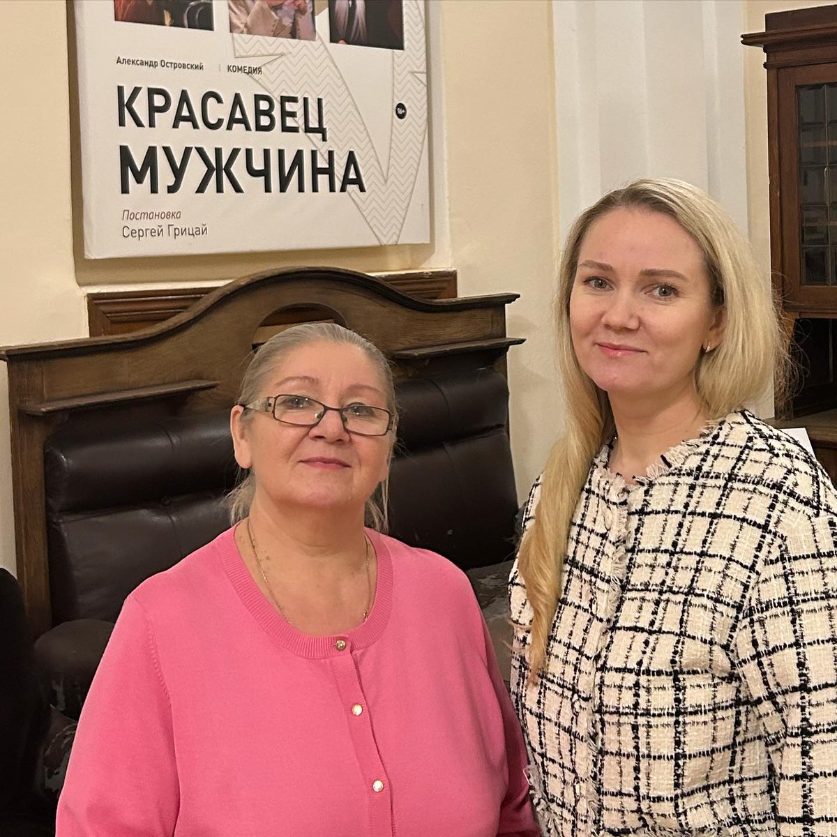 lagutgal's tweet photo. Photo by Katy Pushkina at the Na Liteynom Theatre. https://t.co/uIxInvhiLk