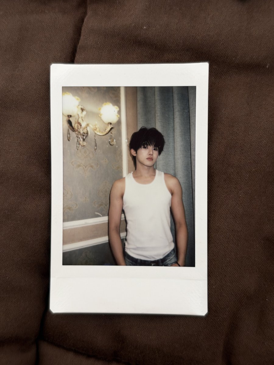 mii_iin_'s tweet photo. ได้มีรูปโพลารอยด์เป็นของตัวเองแล้ว
#MINLEEthanakorn https://t.co/GjrnjhCYzv