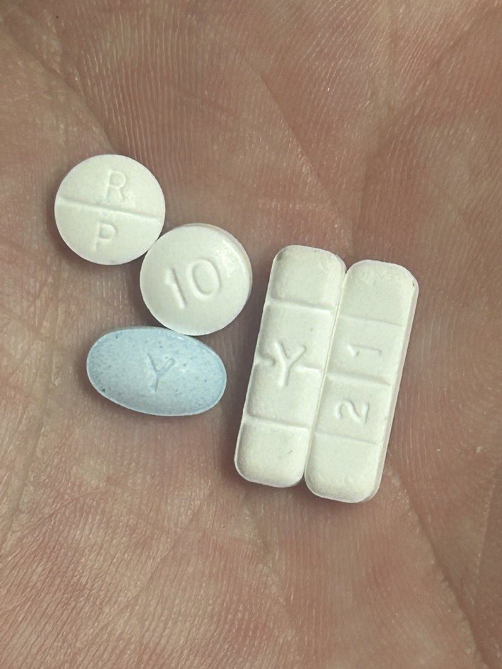 BYANGtoot's tweet photo. Walking shii down for the ones that I love🦊 RP, RP, too many drugs🧟‍♂️ he diss on the gang get filled w these slugs🪦 https://t.co/eiAEfgusE6