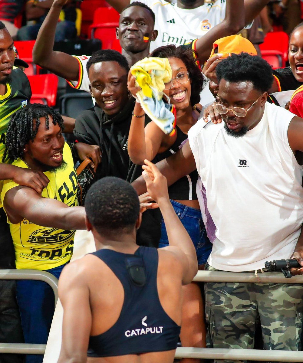 BekarSebat51443's tweet photo. Okello was clearly never advised that donating a national team jersey is a serious disciplinary offense in Uganda. If I recall correctly, during the era of Ibrahim Sekagya or Geoffrey Massa, a player was permanently dropped from the national team after giving his match jersey to a fan, and it happened even with Kenyan captain few days back.