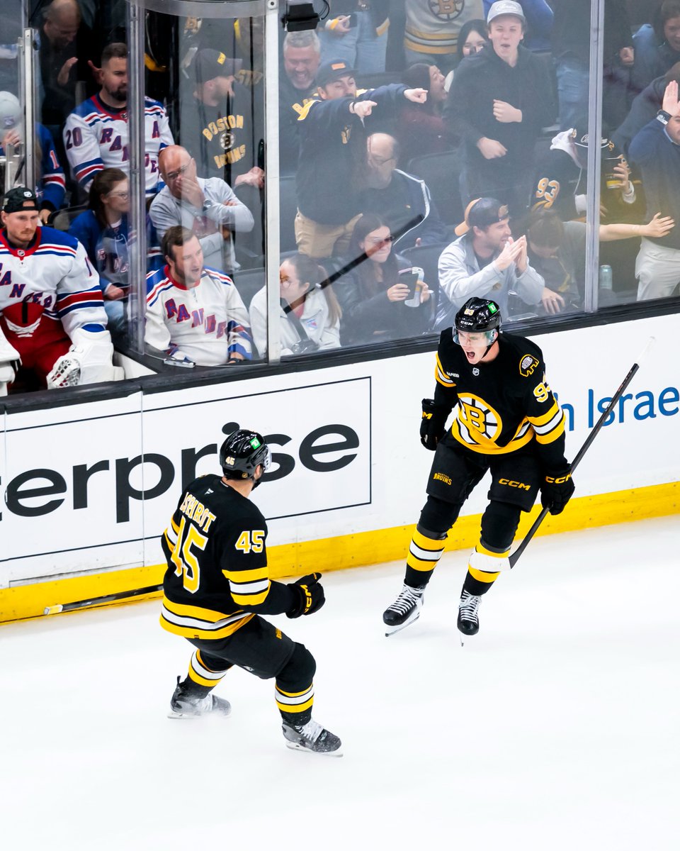 NHLBruins's tweet photo. A MINTY FRESH MORNIN' https://t.co/NlkkcpKuc5