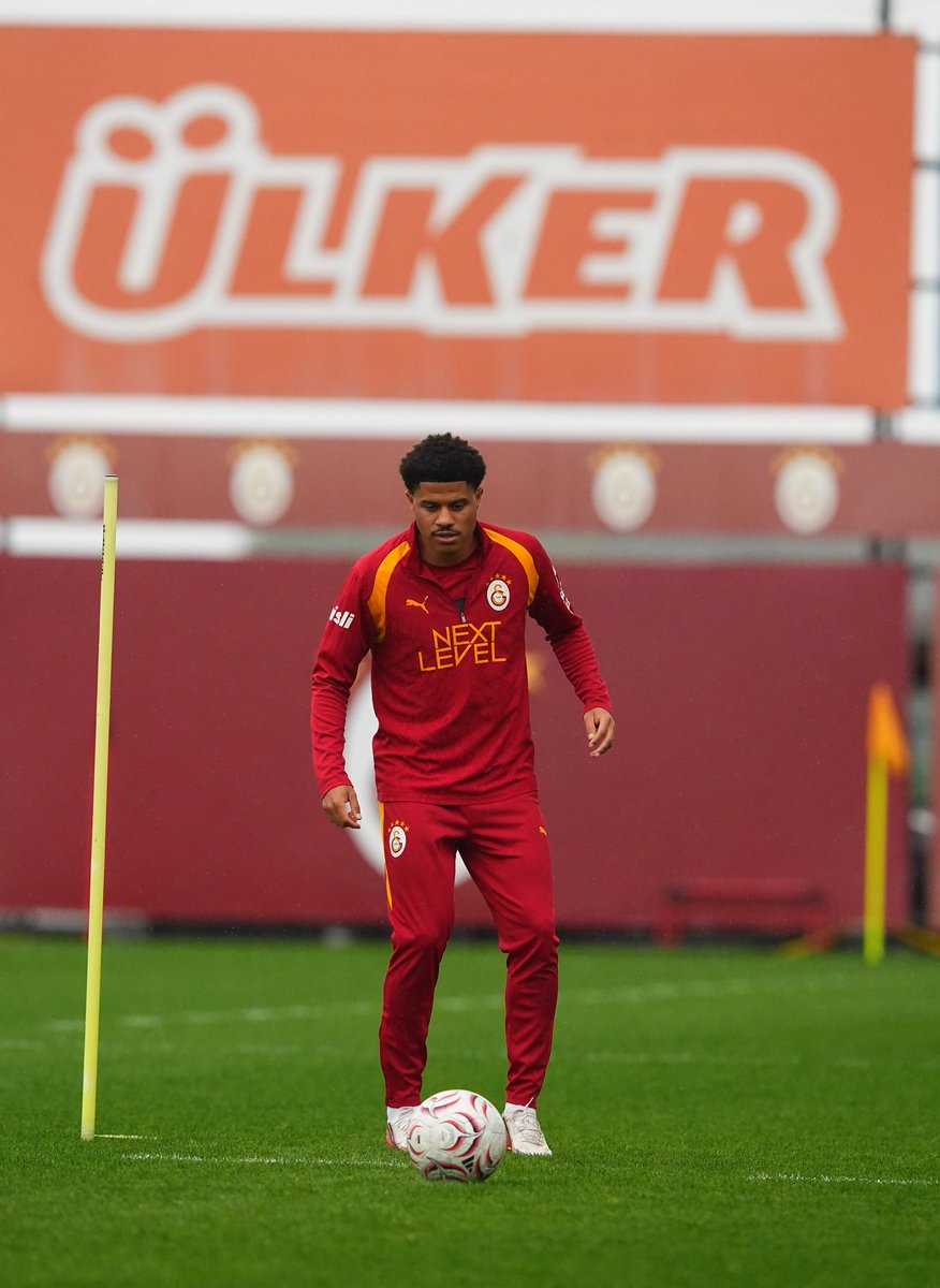 GalatasaraySK's tweet photo. Günaydın #Galatasaray Ailesi https://t.co/dsbZsCKiYK