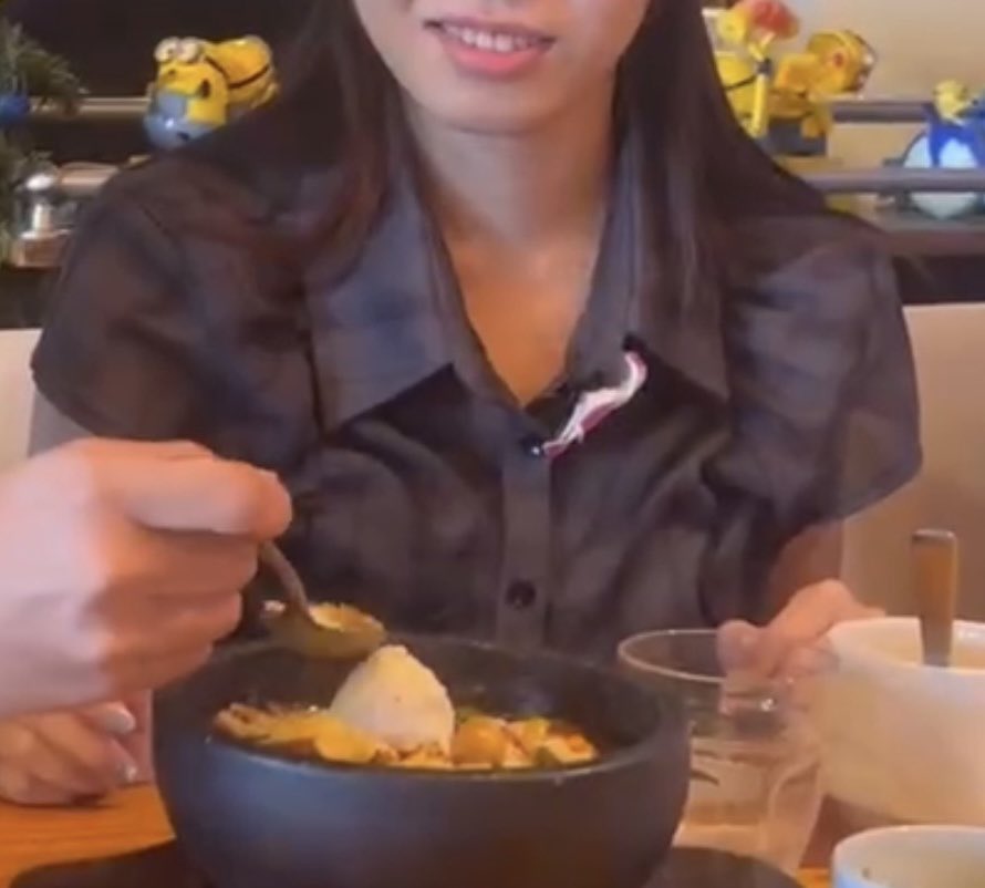 11___flower's tweet photo. 旅行の動画見返してたら片側だけありえない口の上がり方すること多すぎてほんまに直したい https://t.co/UO5VRqgQBh