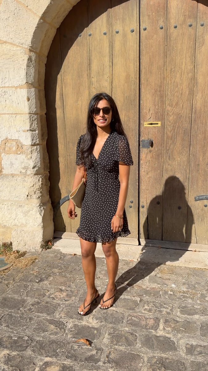 Lashay75735's tweet photo. Look of the day

Mango dress 
Mango heels 
Loewe bag https://t.co/ZTxqXoUJSJ