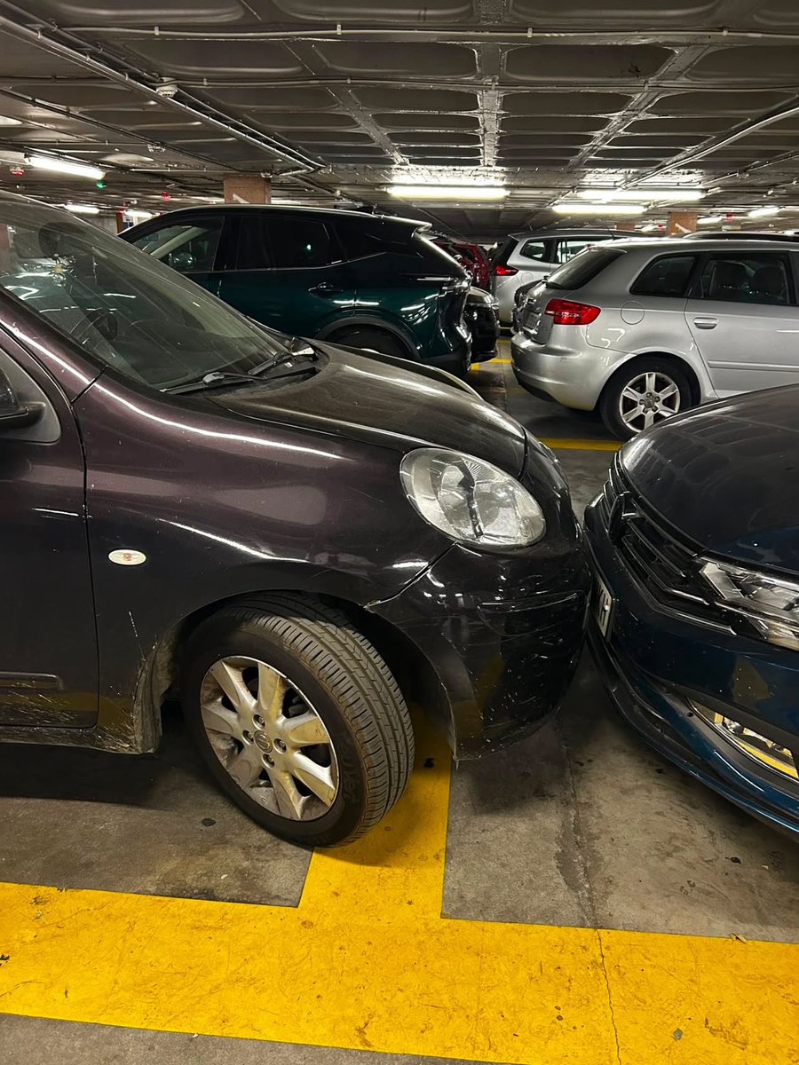 LiosdeVecinos's tweet photo. Mientras tanto en un parking público de Cádiz… https://t.co/b8iiK5dQTj