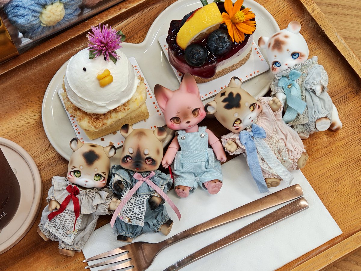 minute_iris's tweet photo. First time trying a corn-favored cake. It's...not bad(?) Anyway it's pretty cute. 🤣🪿

#kumukuku #クムクク #쿠무쿠쿠 https://t.co/bJVByD60RZ