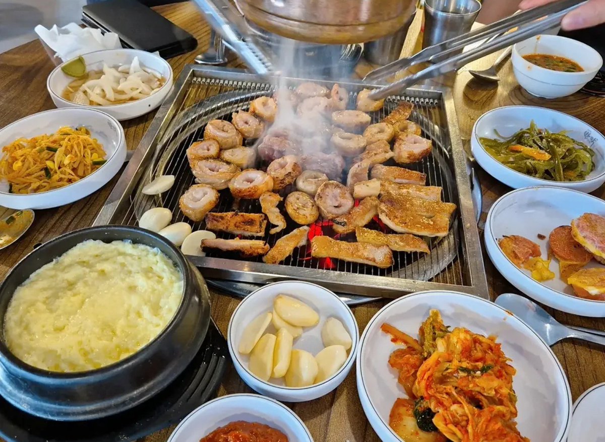 ariari18____'s tweet photo. 毎月数日だけど韓国帰省するたびに必ず食べて帰るもの。ホルモンが好きすぎて。来月もまたソウル帰省したら食べる。早く食べたい！ https://t.co/ZwrEY5CgSX