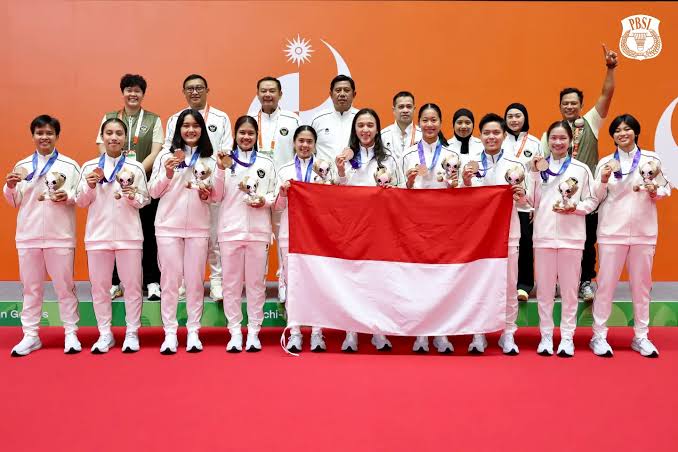 Lilhope11R's tweet photo. Semua punya medali 🏅 
Pas pulang ke Indonesia, tolong masyarakat yang baik dan budiman.
Berikan sambutan yang hangat dan meriah ya... Please!
Mereka hebat, mereka sudah berjuang.
Bukti Indonesia masih bergantung sama Bulutangkis.
.
Ajak keliling" boleh banget. https://t.co/6p4EXL5JNO