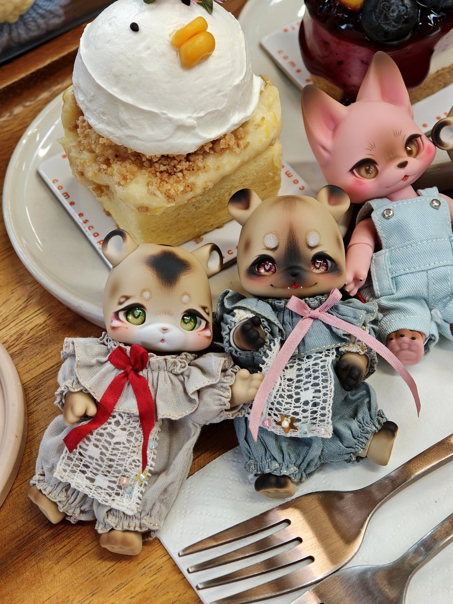 minute_iris's tweet photo. First time trying a corn-favored cake. It's...not bad(?) Anyway it's pretty cute. 🤣🪿

#kumukuku #クムクク #쿠무쿠쿠 https://t.co/bJVByD60RZ