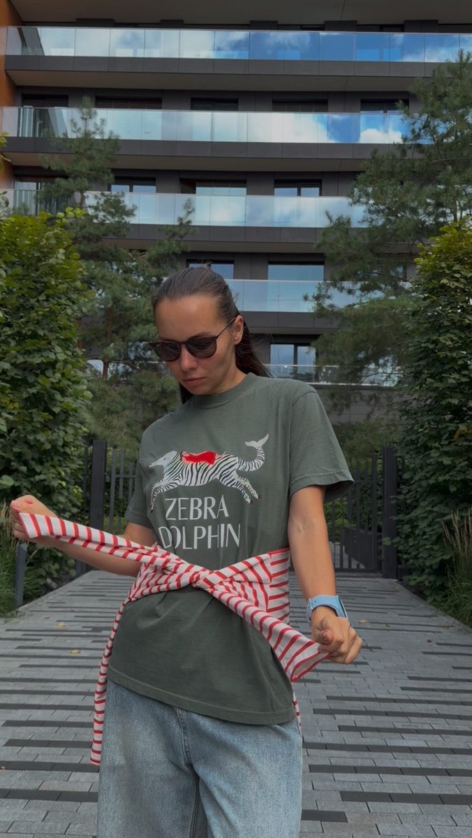 illfollowya's tweet photo. A crazy T-shirt for a creative girl. You’ll most likely see me in sporty casual—it’s my favorite style. https://t.co/9oCN25vqxM