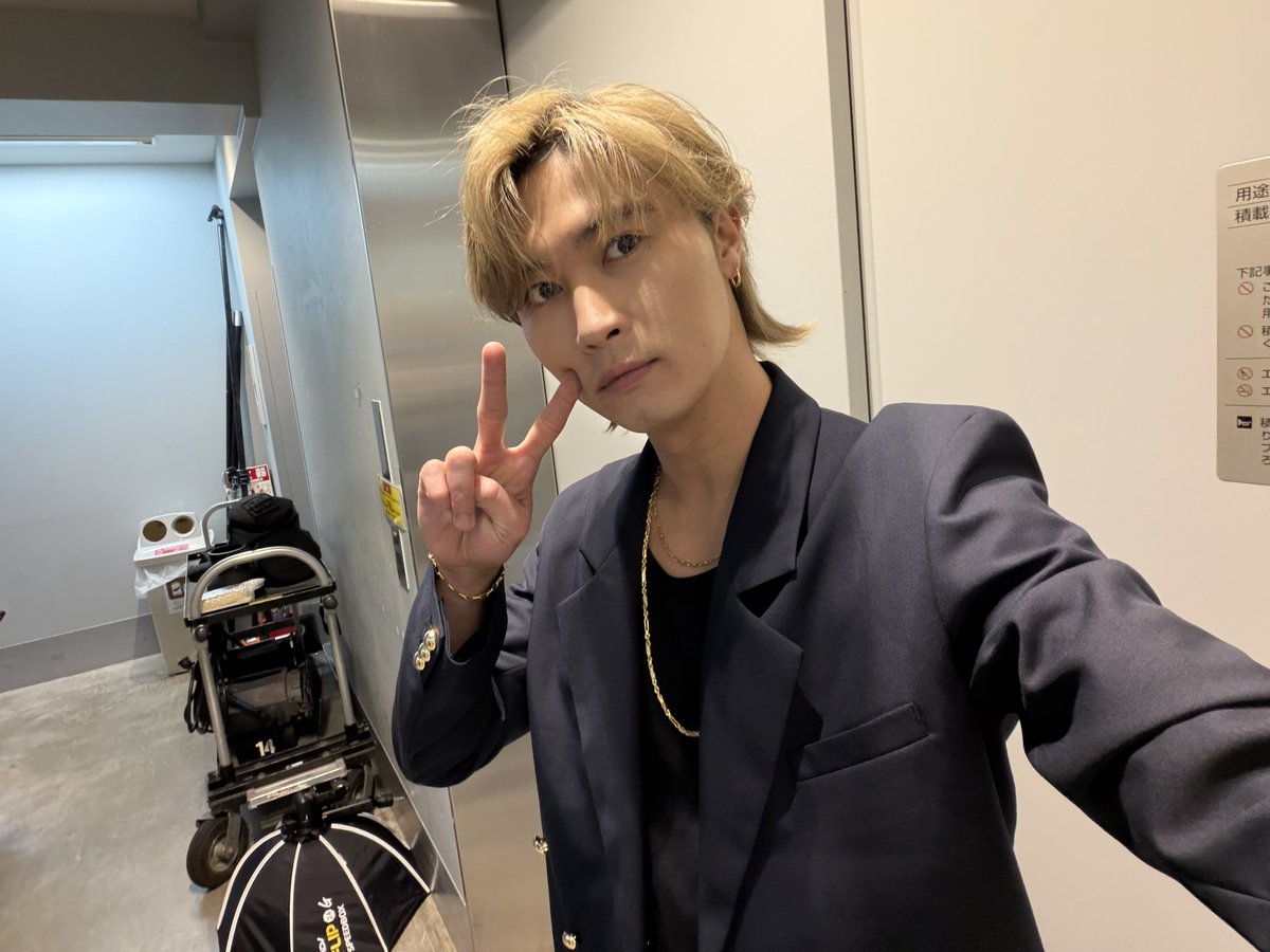abcz_official's tweet photo. 発売ありがとーうっ😌❤️
最高のアルバムよ！
なかなかヤバい。本当に飛ぶ🪽

はし

#ABCZ_三茶のシスター
#ABCZ_10thAL
#ABCZ https://t.co/r5BapS5vQX