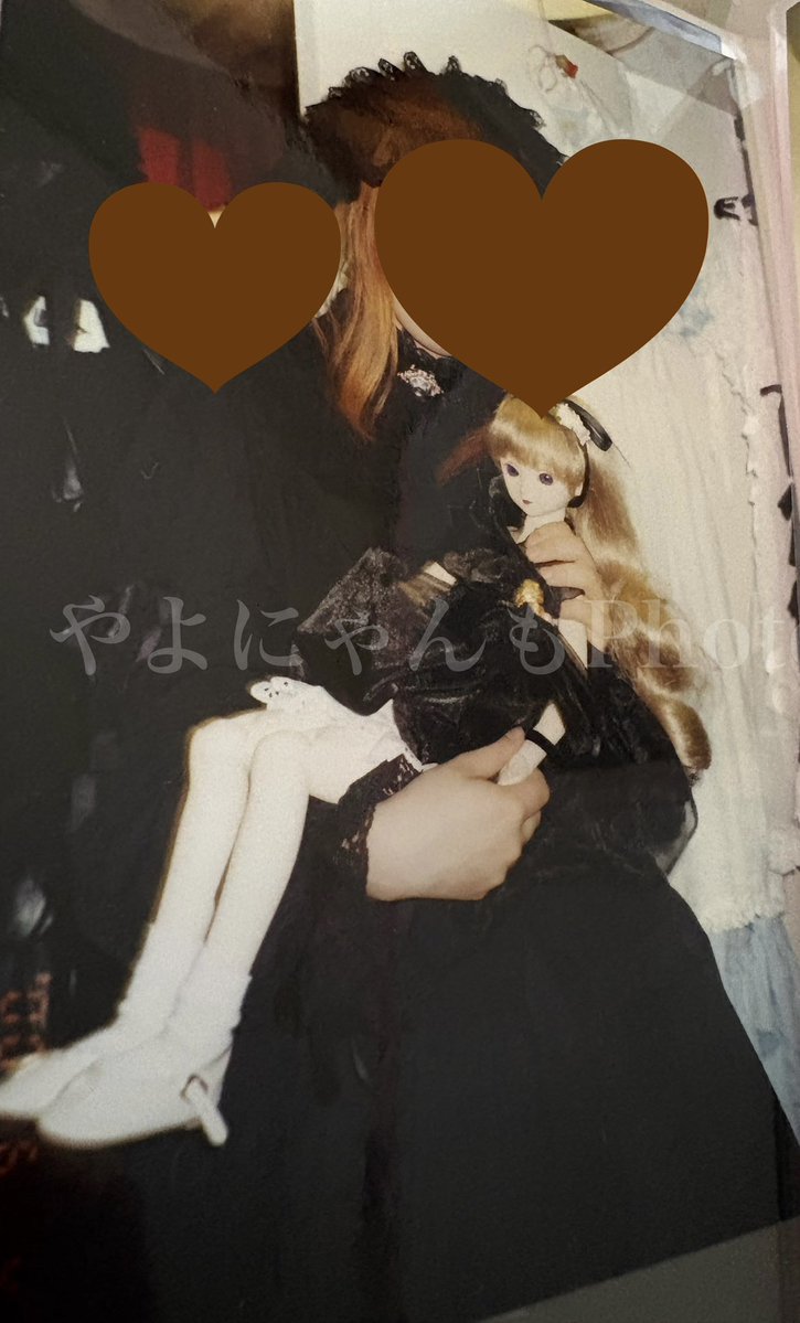 yayonyanmo's tweet photo. 2000年のMetamorphoseの店内お茶会に行った時の写真が出てきた！
大阪堀江にSHOPがあった頃

アンティークブーケワンピースの姫袖を着てるお姉様たちに憧れて
16歳有り合わせロリータ服の私が声をかけてカメラで撮った写真

このお洋服はあの頃の憧れが蘇る🤍
何歳になってもロリータは着てたいね🌹 https://t.co/TJMf1rlAoa