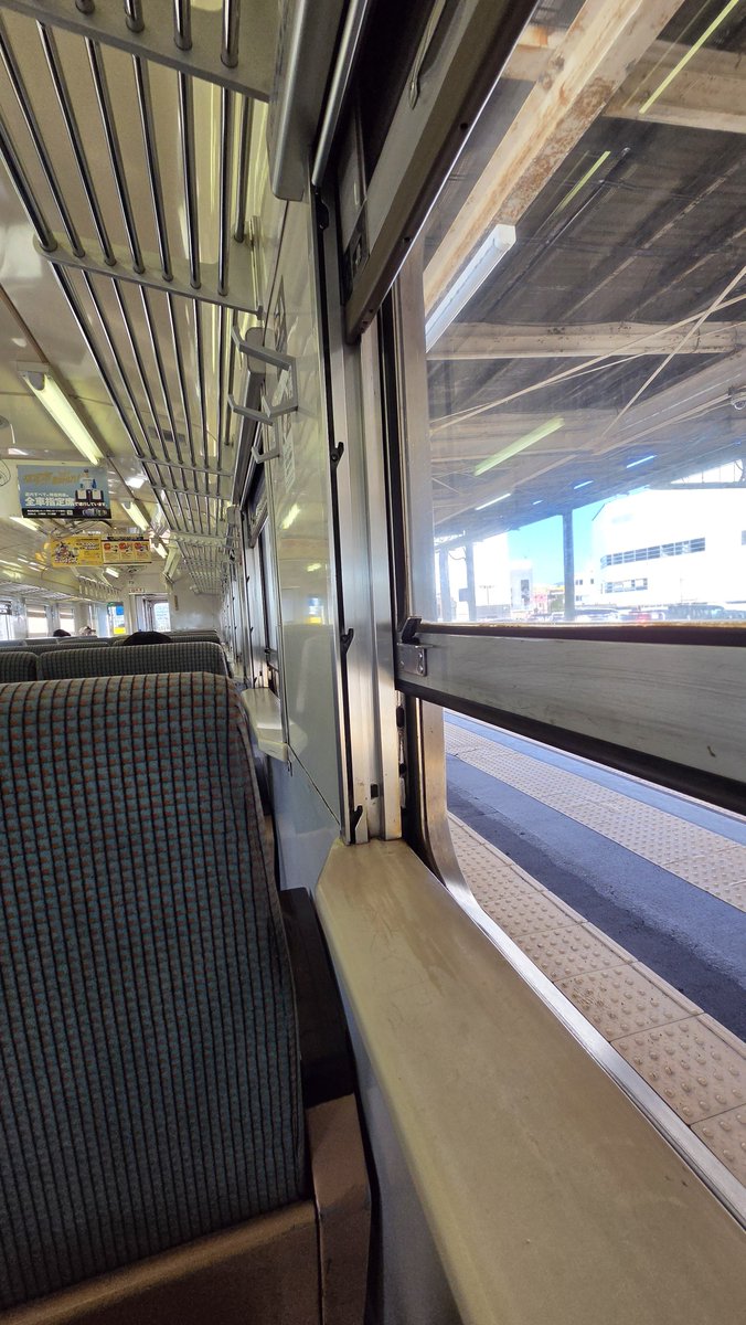 Daichi00145757's tweet photo. 窓の開く列車���
少ない。
久しぶりの
#根室本線 
#滝川
#富良野
まで、のります。 https://t.co/SUuEz6R6ns