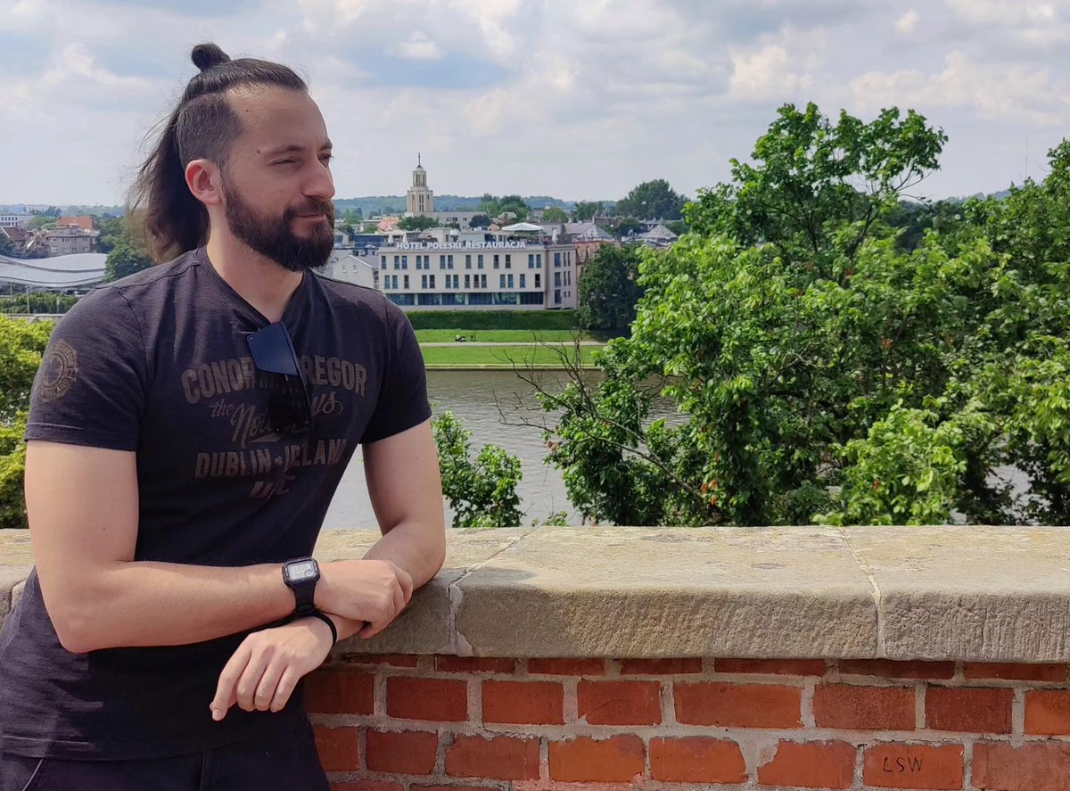MexicoHaveTheBF's tweet photo. Photo by Luca Sorice at Wawel Castle in Krakow, Poland. https://t.co/FWfwhwGlhj