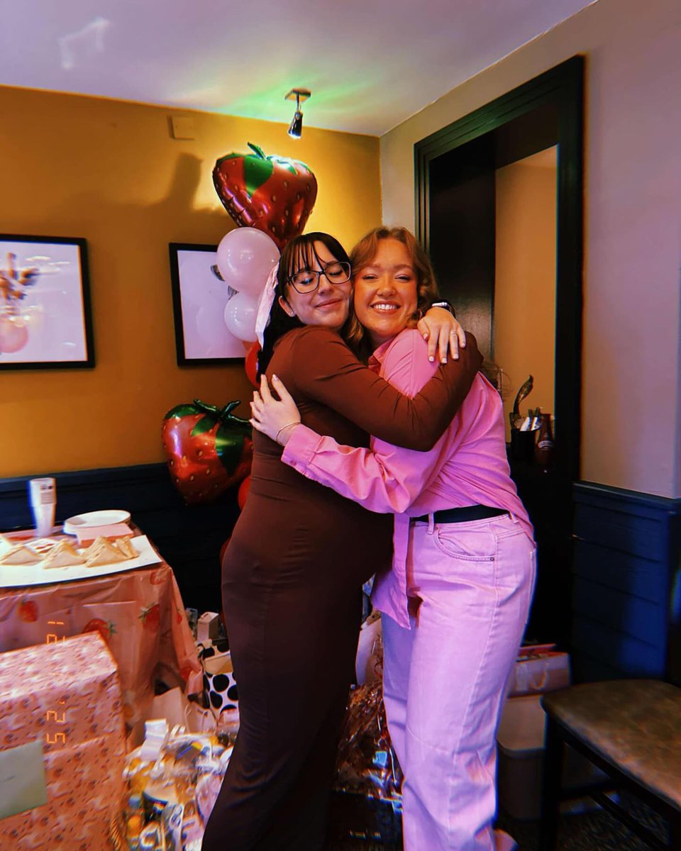 SiiMPLYAWESOME1's tweet photo. Baby shower for our gorgeous @bartonjlauren. Love you loads, little munch. https://t.co/ohMKq3uuf1