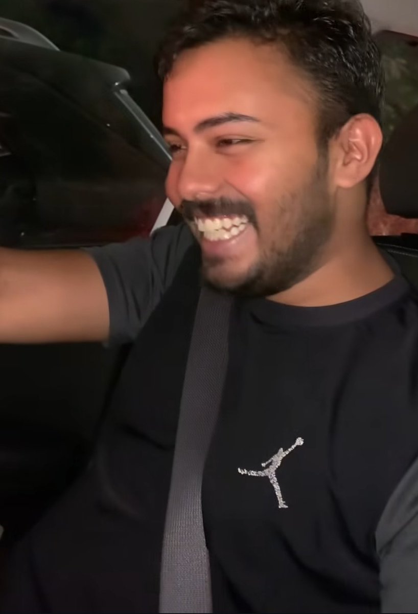 MahiMishra98's tweet photo. A boy driving home suddenly noticed an autorickshaw,

where the autorickshaw driver was enjoying a romantic moment with his girlfriend.

The boy thought to himself, "I have a car, but no girlfriend... and my brother has an autorickshaw, yet he's in love!"

It's true, you can have a lot in life, but it's not necessary that you have everything you want.

Sometimes, the one who has the least has what we want the most.