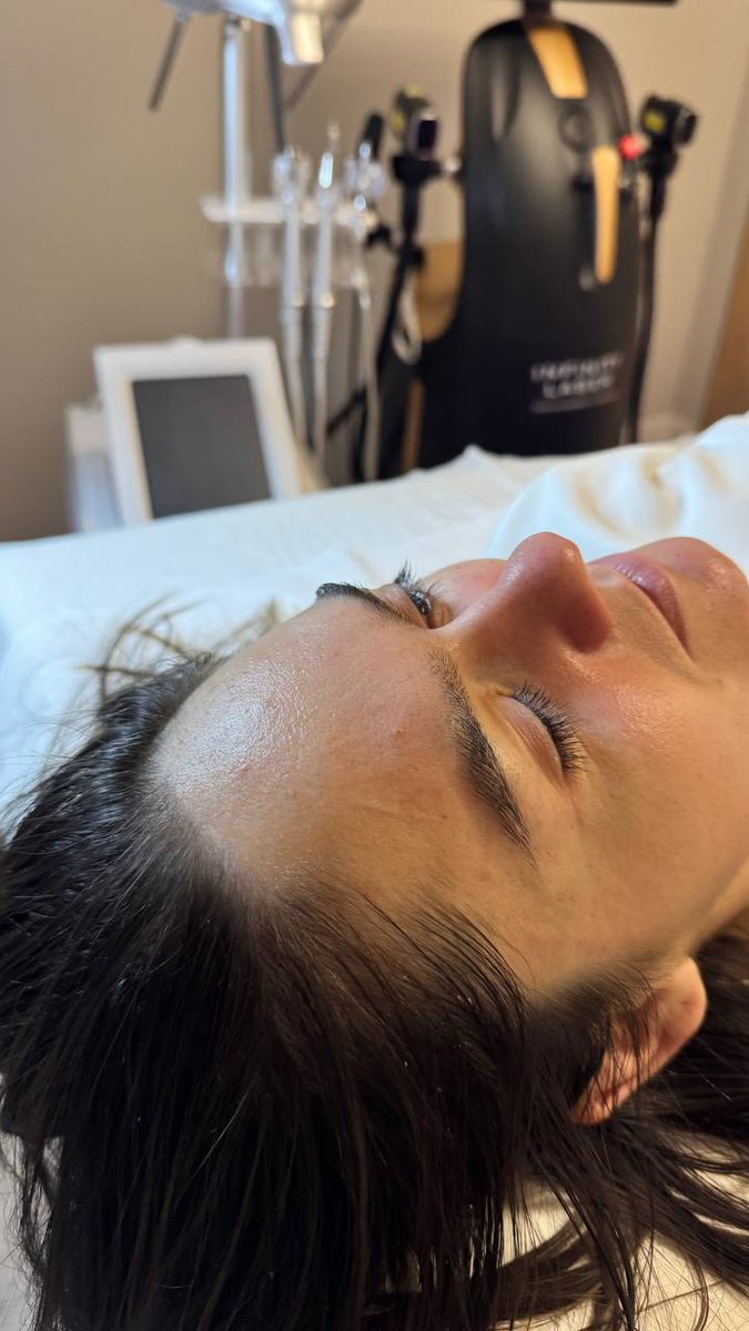 safa910's tweet photo. How beautiful clear, hydrated skin looks https://t.co/Mc6X6Ccby6