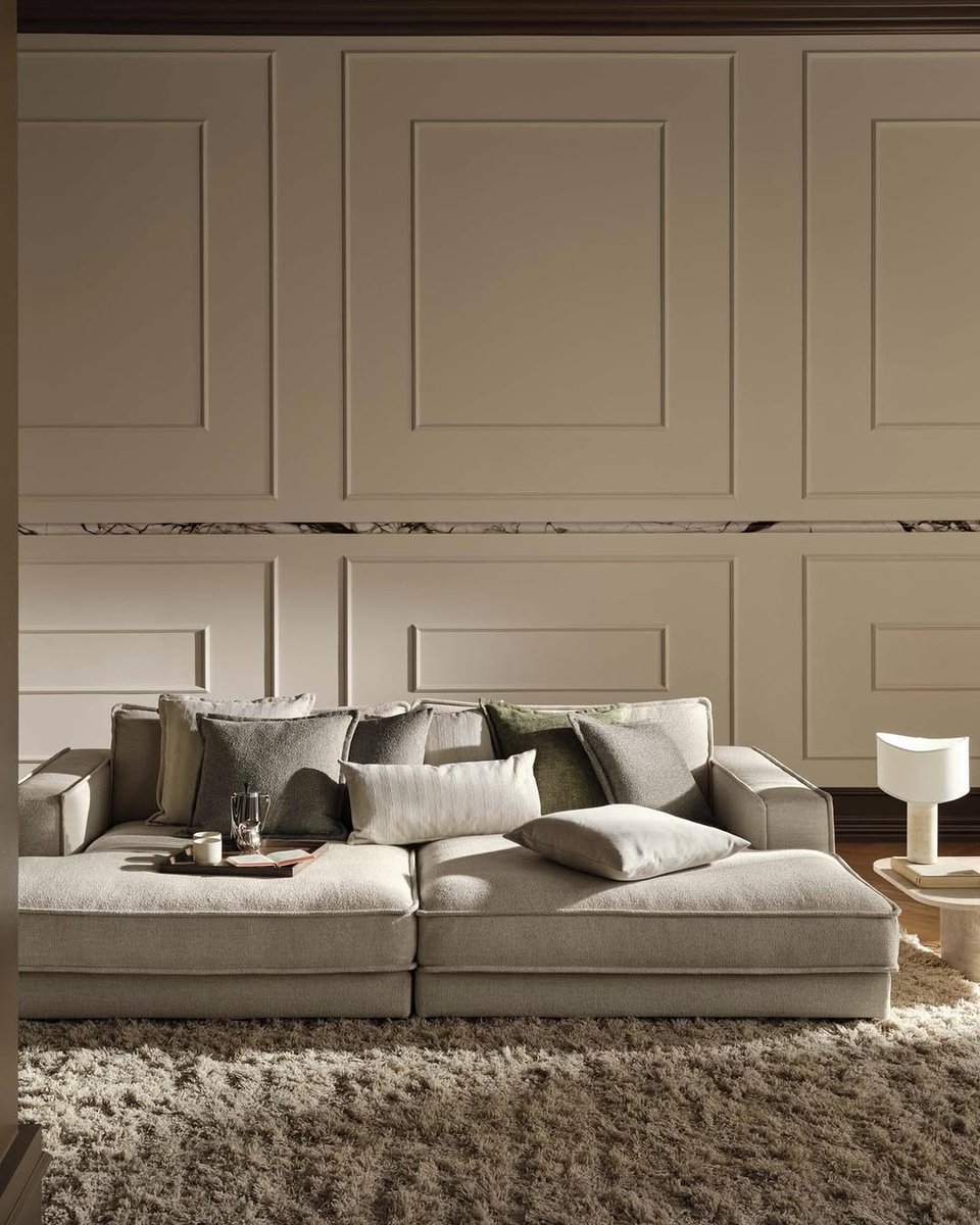 sidneyvo_0or's tweet photo. The sofa influences the ambiance in your living space, adding a personal touch with your chosen fabric, colour, and design – from sleek lines and elegant shapes to artistic sculptural forms. https://t.co/1iDZXSrcAq