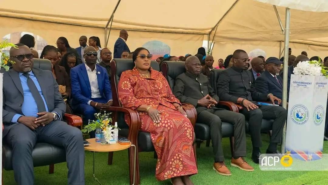 JustinParadoxe's tweet photo. S’il est aujourd’hui question de bâtisseurs de la nation qui ont compris et s’inscrivent dans la vision de Son Excellence Félix-Antoine Tshisekedi Tshilombo, Son Excellence Fifi Masuka Saini mérite d’être citée parmi ceux qui œuvrent dans cette dynamique.
À travers les initiatives engagées au Lualaba, l’ambition de renforcer les échanges et les connexions avec les provinces voisines constitue un enjeu important pour le développement et l’intégration économique de la région.
Félicitations, Maman Fifi Masuka, pour les efforts accomplis. Continuez à aller plus loin, à rapprocher davantage le Lualaba de ses provinces voisines et à inscrire votre action dans une dynamique de développement durable.
L’histoire retiendra les responsables qui auront contribué concrètement à transformer leur province et à renforcer son ouverture sur le reste du pays.
Félicitations et bonne continuité dans l’action au service du Lualaba et de la République. 🇨🇩 @FifiMasukaSaini @Presidence_RDC @SuminwaJudith @FondationLONA_ @DeniseNyakeru @shabani_lukoo @kabund_jmkkrock @PatrickKabeng12 @AugustinKabuyaT