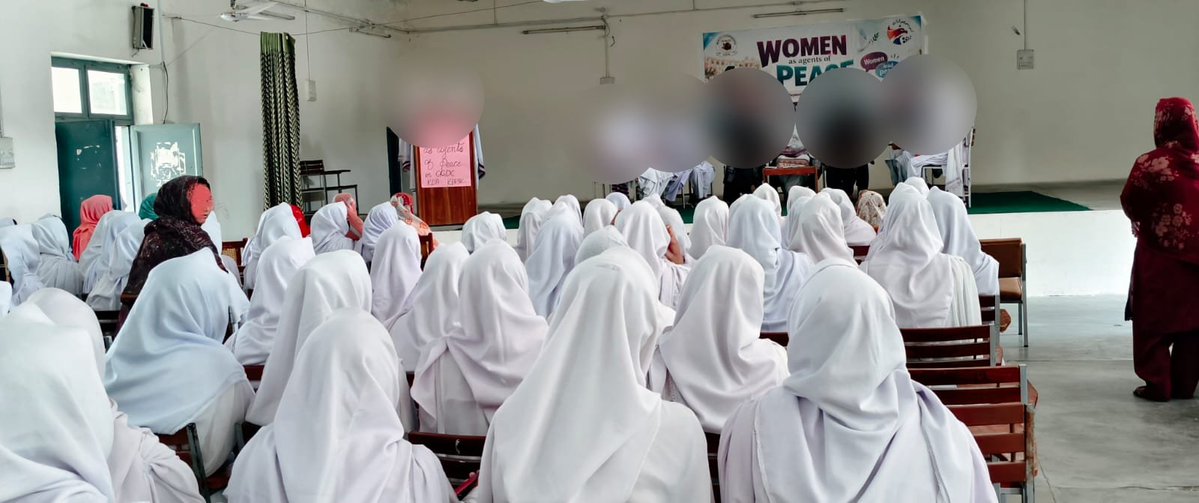 DYOKarak's tweet photo. District Youth Office Karak organized “Women as Agents of Peace” at Govt. Girls Degree College KDA Karak. The dialogue brought women and girls together to discuss preventing terrorism, violence and extremism, while promoting peace, tolerance and inclusion.

#YouthEmpowerment https://t.co/BTeZVI3odn