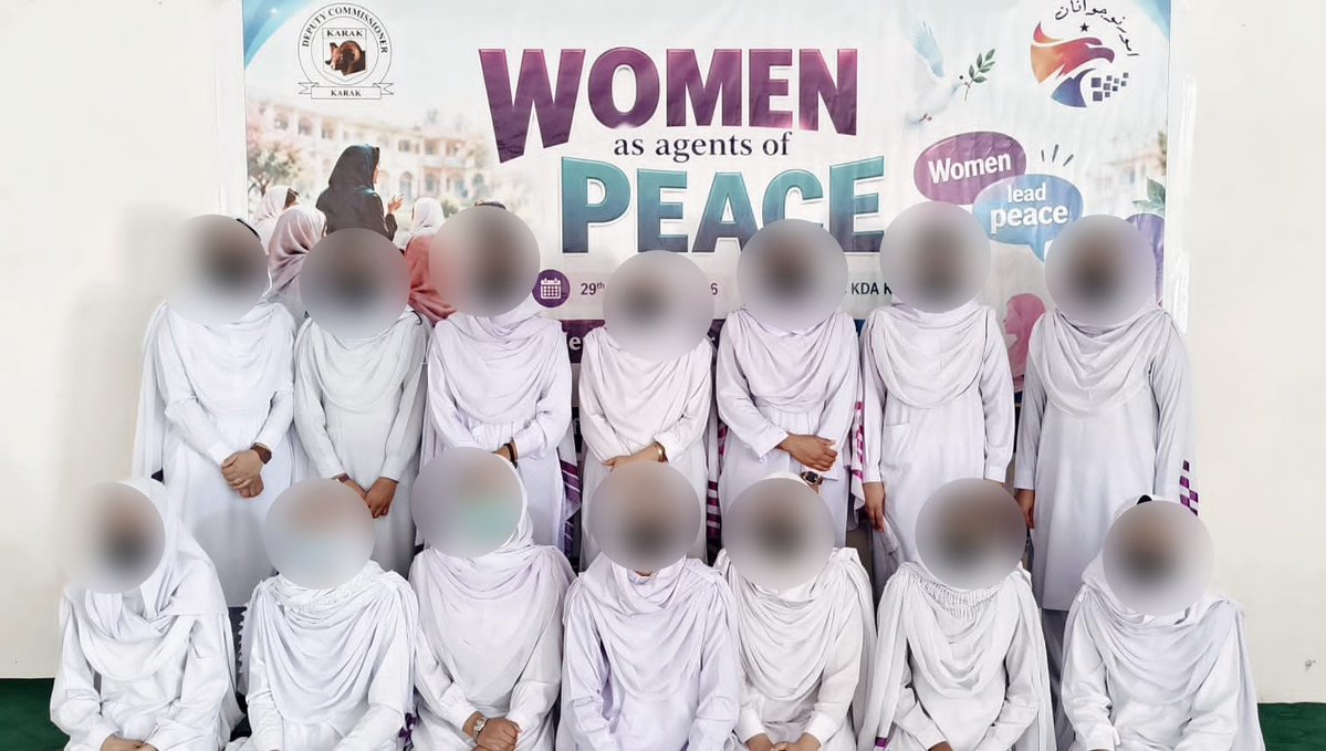 DYOKarak's tweet photo. District Youth Office Karak organized “Women as Agents of Peace” at Govt. Girls Degree College KDA Karak. The dialogue brought women and girls together to discuss preventing terrorism, violence and extremism, while promoting peace, tolerance and inclusion.

#YouthEmpowerment https://t.co/BTeZVI3odn