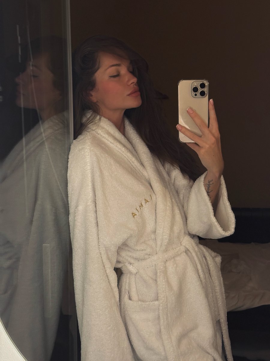bntalshoyog's tweet photo. Photo shared by Elena Pospelova | English | Moscow on July 09, 2026, tagging @lamiaspartak. May be a selfie of one or more people wearing makeup, sleepwear, or a robe in front of a mirror. https://t.co/6co1vACjjD