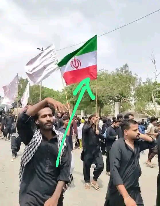 AlMuaviaMedia1's tweet photo. جس طرح پاکستان میں انڈیا کا پرچم لہرانا  جرم
جس طرح پاکستان میں افغانستان کا سفید پرچم کلمے والا لہرانا جرم ہے بالکل اسی طرح ایران کا پرچم بھی پاکستان میں لہرانا جرم ہے https://t.co/khMfNKJlkd
