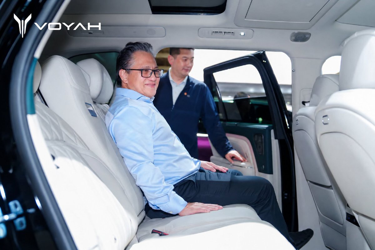 VOYAH_Motor's tweet photo. 🌏 Mobility connects people, cities and cultures.
At the 2026 International Day of Peace Commemoration in Wuhan, #VOYAHDREAM and #VOYAHPASSION provided smart, comfortable mobility, while guests explored VOYAH’s smart manufacturing.

#VOYAH #FreedomToExplore https://t.co/st1at7Z8rm
