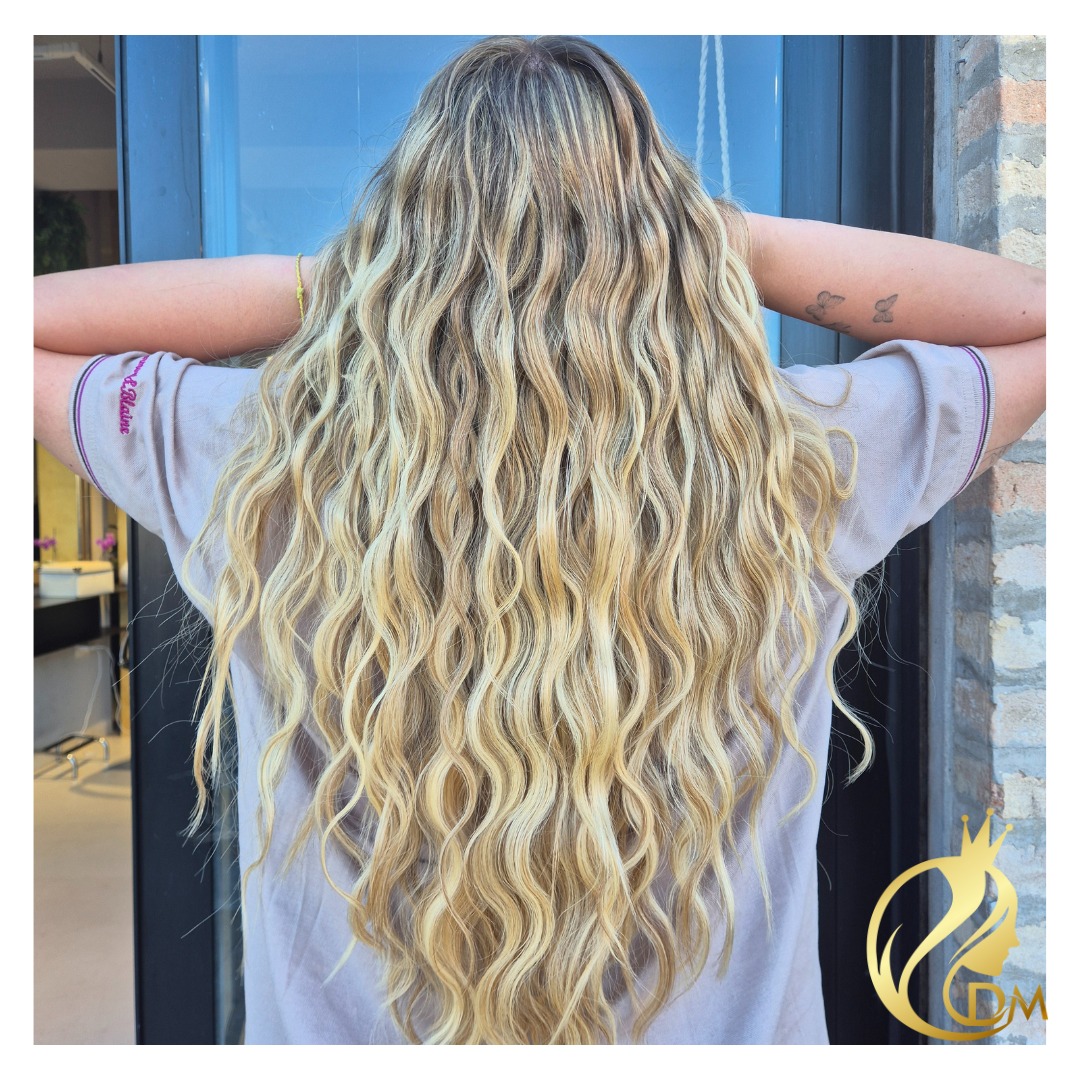 marquesindi's tweet photo. Mermaid vibes in winter? Absolutely! Who said mermaid waves are only for summer? This year, they’ll be everywhere: soft, romantic, and ultra-glam, even with sweaters and coats. The secret? They add movement, femininity, and a wow touch to brighten https://t.co/PwhlyuKXAW