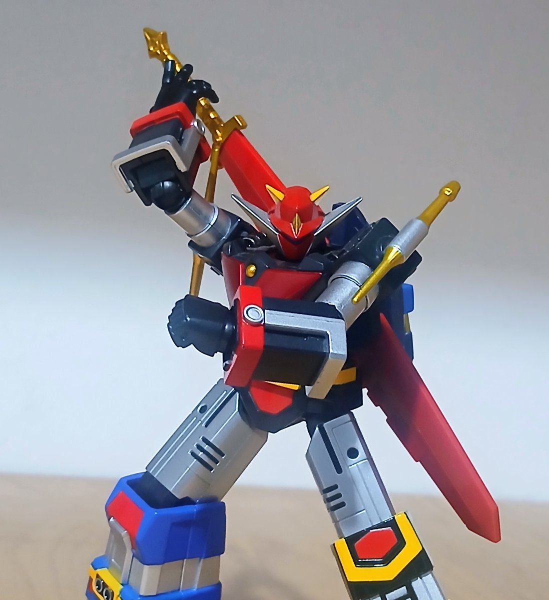 Desunutz1's tweet photo. Mechtember day 29
I don't know who god sigma is,but i really like his desing,and yeah i know he looks like voltron,but the convination of primary colors looks better in him,this figure looks and moves great,and the daicast on the legs it's a good deatail.
#toyphotography https://t.co/alH5Gy55Wq
