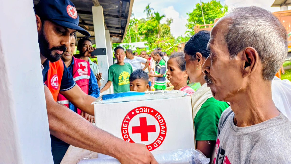 IFRCAsiaPacific's tweet photo. When floods swept through Assam, northeastern India in July this year, thousands of families saw their homes and belongings damaged by rising waters. 
 
With support from the IFRC's Disaster Response Emergency Fund (@IFRC_DREF), the Indian Red Cross Society (IRCS) is helping flood-affected households in the districts of Jorhat, Sivasagar and Charaideo rebuild their sense of safety and stability. So far, 9,500 households have received tarpaulins to establish temporary shelter, along with kitchen sets and mosquito nets to protect their health and well-being.