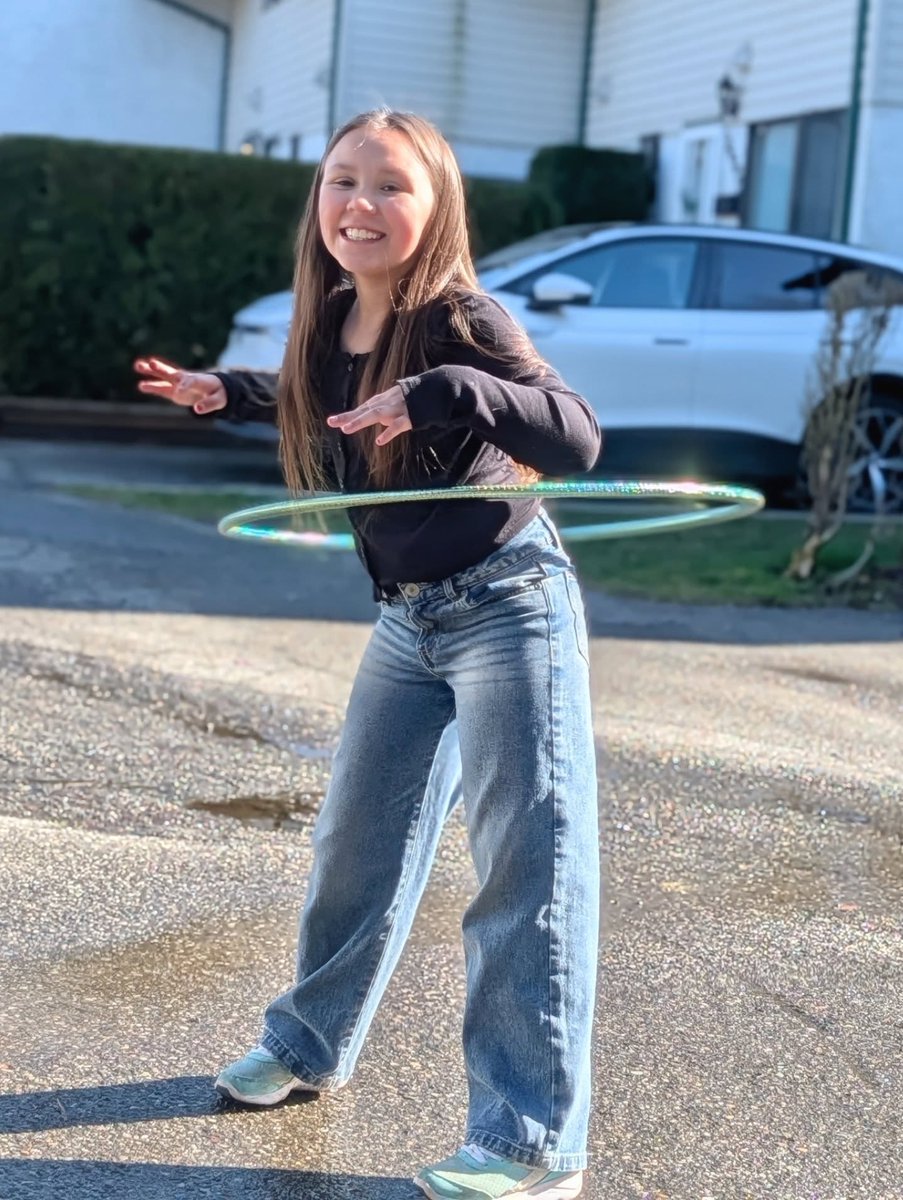 ciamin's tweet photo. By doing what you love, you inspire and awaken others. Isla is excited for the warm weather and hooping again! She’s aiming to set new records, starting with 20 minutes yesterday and 40 minutes next week. https://t.co/cItjaZ7w0D