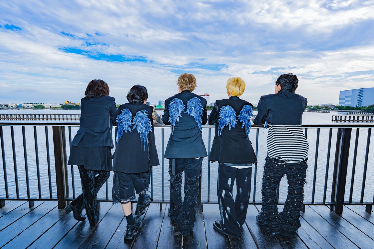 MADKID_official's tweet photo. ⚡OUT NOW⚡

MADKID 13th SINGLE
「Unbroken / ボンバラマン」
TVアニメ「佐々木とピーちゃん Season2」
オープニングテーマ

♭LISTEN
https://t.co/AKNaKcv8CA

••┈┈┈••••┈┈┈••••┈┈┈••
何度も立ち止まりながら
それでも進んで来た
間違いだらけの選択 
それが今の僕を作っているのだろう 
••┈┈┈••••┈┈┈••••┈┈┈••

#MADKID #MADKID_Unbroken #ボンバラマン
#ささピー #sasapi