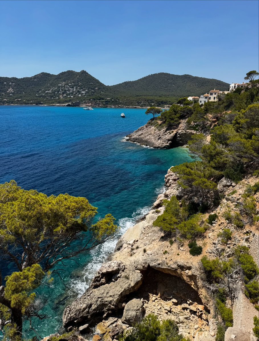 Anna_Reynoldz's tweet photo. A few days off ☀️ 🥂 https://t.co/UBPtyjcBwe