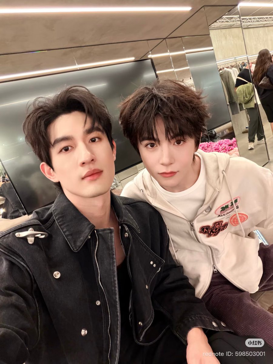 katdramalover2's tweet photo. Elio XHS update:
So cool &amp; cute 💪

Damn it Elio, you're feeding us way too well today 😍

#政瞳 #AyLio https://t.co/tjKWALMP2V