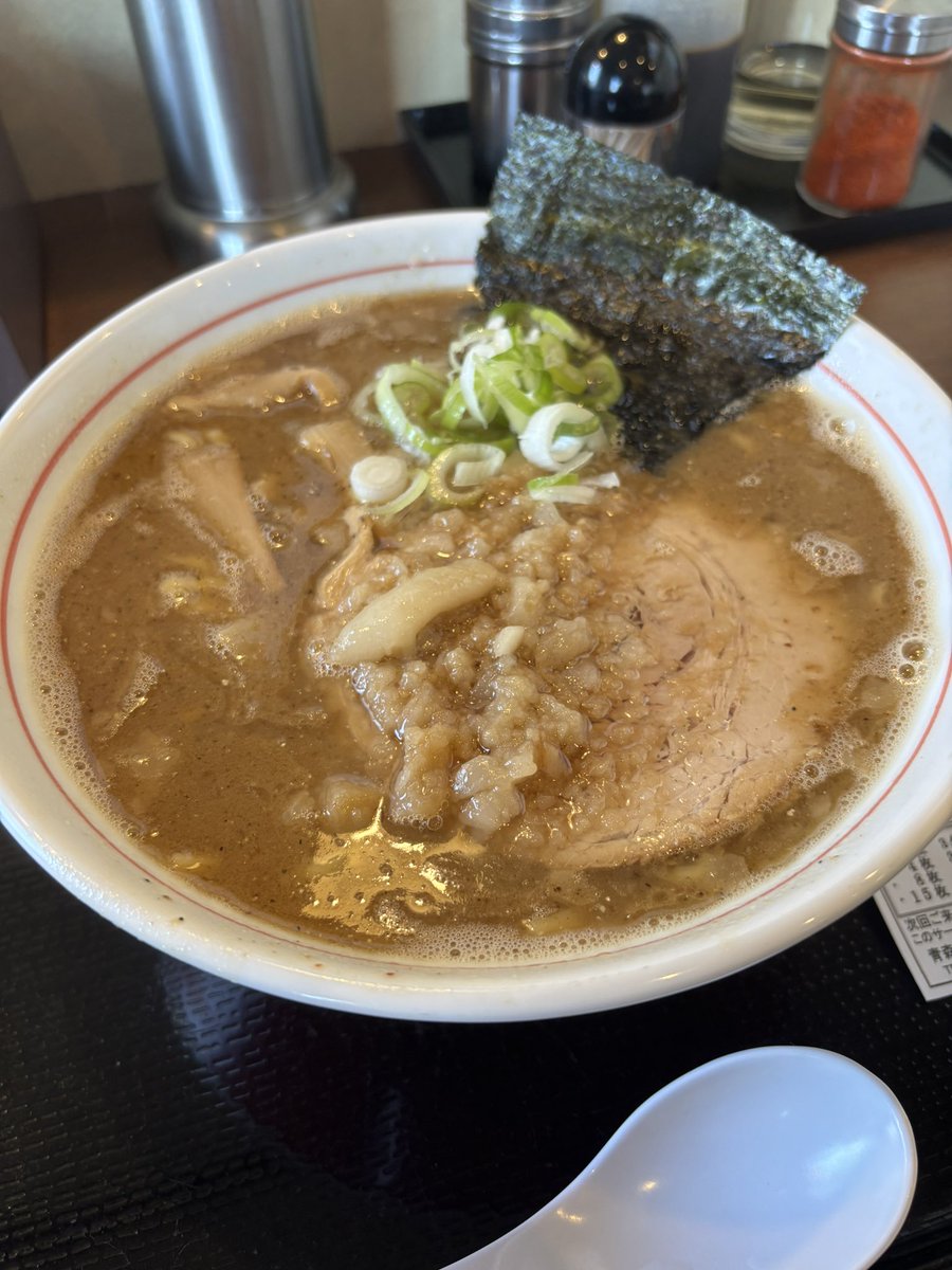 DA_unoff's tweet photo. 期間限定【NIBO✖️TON濃旨】

初実食🍜

そうですか。。
出会ってしまいましたか。。。

煮干し🐟とブタさん🐷が抱きしめてトゥナイト🕺🏾

美味しいのみ〜つけた👀

#八戸市
#麺屋夢幻
#田原俊彦 https://t.co/Ihg31wfgRl